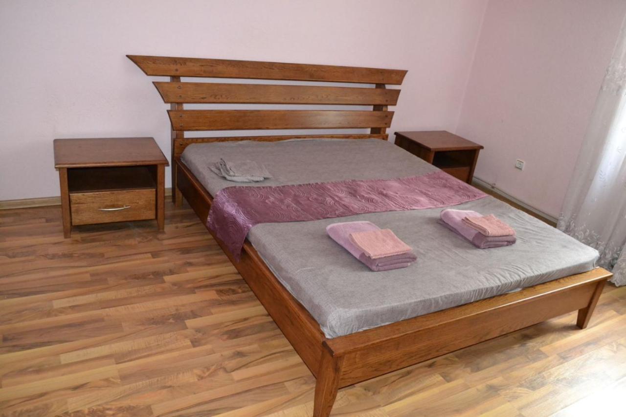 Квартира Двохкімнатна Фонтан Apartment Kamianets-Podilskyi Ngoại thất bức ảnh